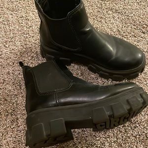 chelsea boots